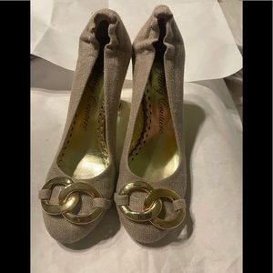 Juicy Couture Shoes Tan Gold made in Italy size 7